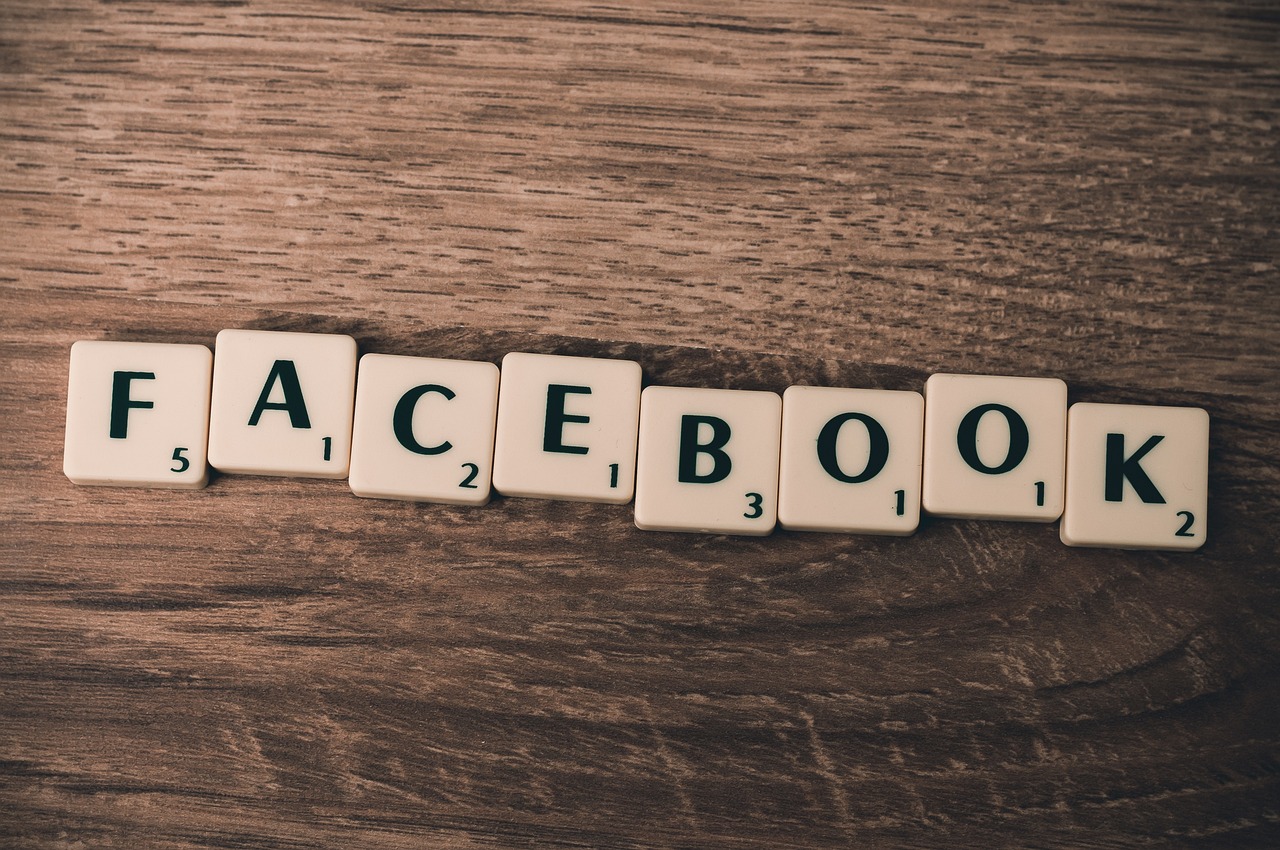 Social media marketing and online community strategy