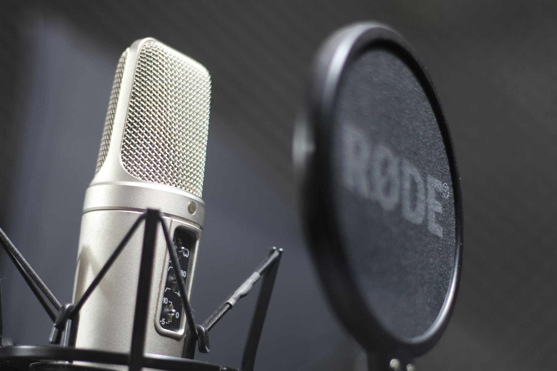 Best Budget Microphone for YouTube (2026): Cheap Mics That Sound Pro